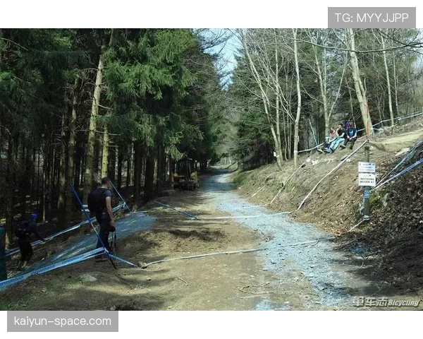 赛道调整：世界杯卢尔德站为增加技术性，修改了部分下坡路段